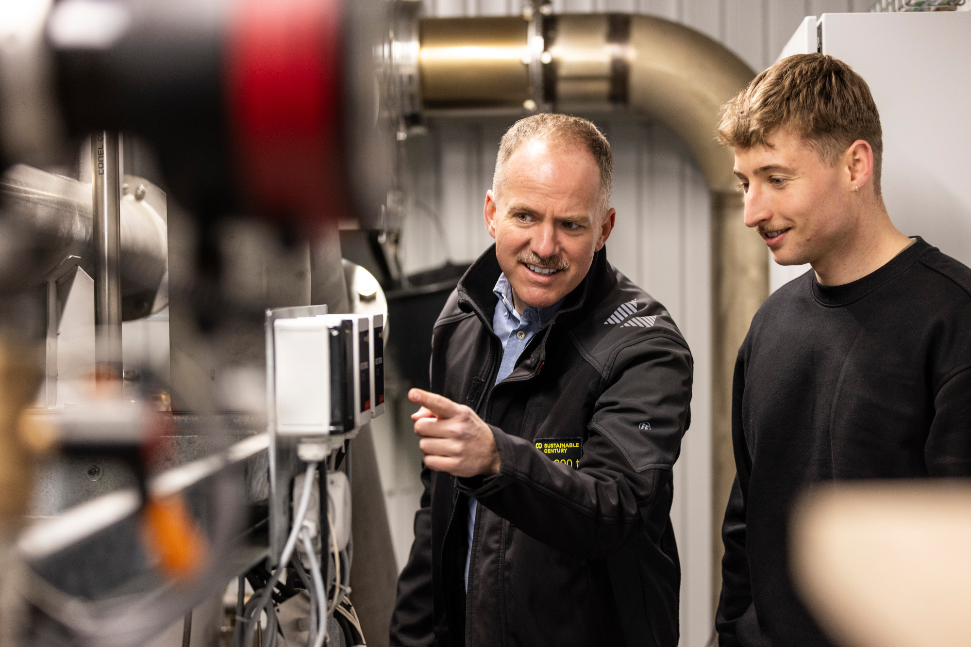 Thorsten und Tom an der Anlage